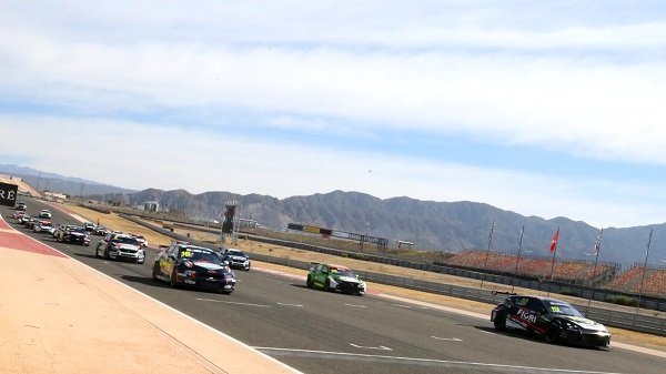 Pernía y Pezzini fueron los ganadores del TCR en su paso por San Juan